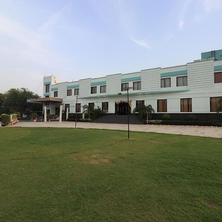 Oyo 33387 Laxmi Lawn And Resort Suite Lucknow Extérieur photo