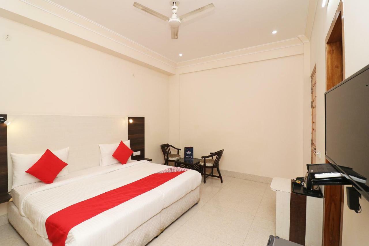 Oyo 33387 Laxmi Lawn And Resort Suite Lucknow Extérieur photo
