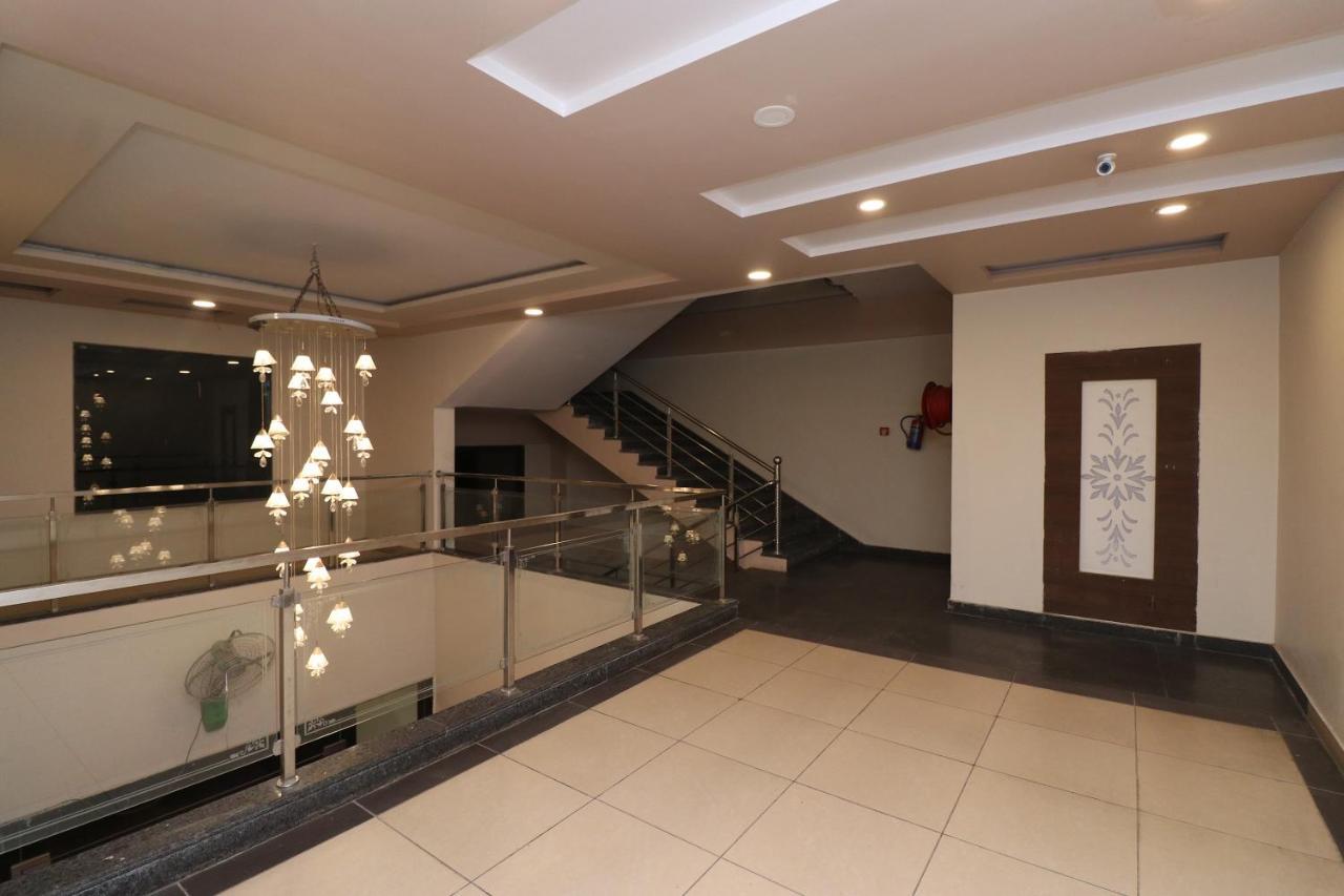 Oyo 33387 Laxmi Lawn And Resort Suite Lucknow Extérieur photo