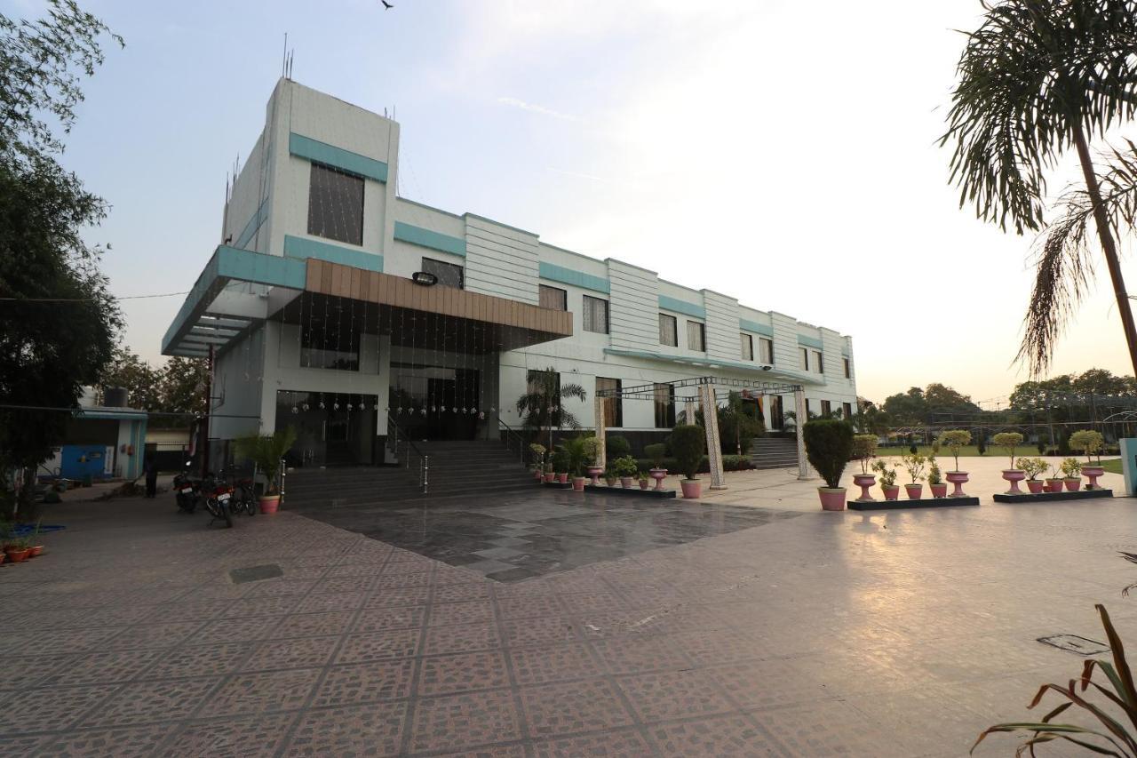 Oyo 33387 Laxmi Lawn And Resort Suite Lucknow Extérieur photo