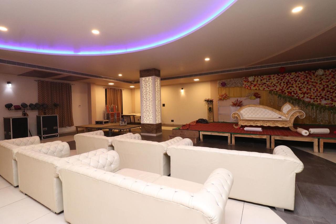 Oyo 33387 Laxmi Lawn And Resort Suite Lucknow Extérieur photo