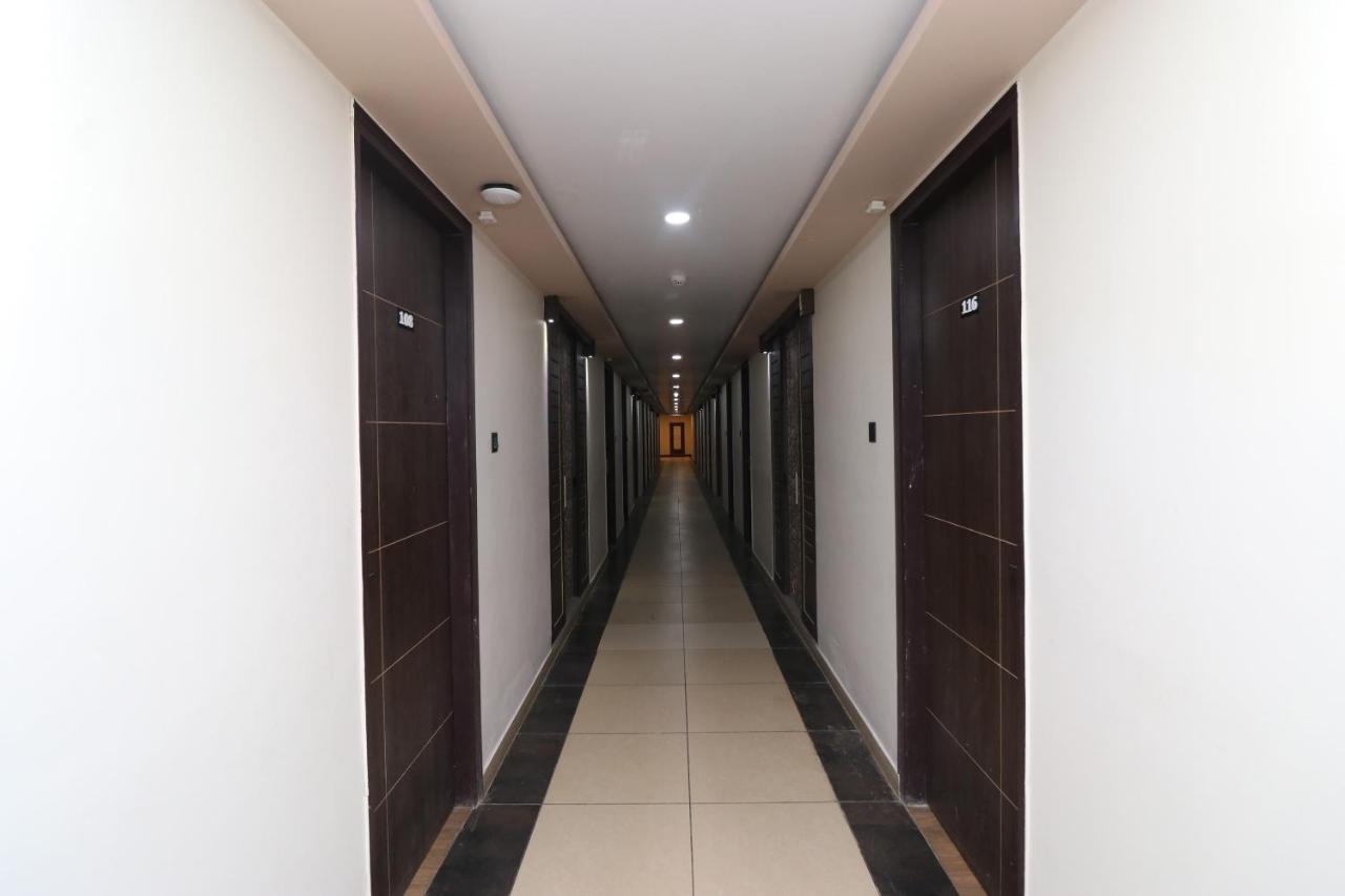 Oyo 33387 Laxmi Lawn And Resort Suite Lucknow Extérieur photo