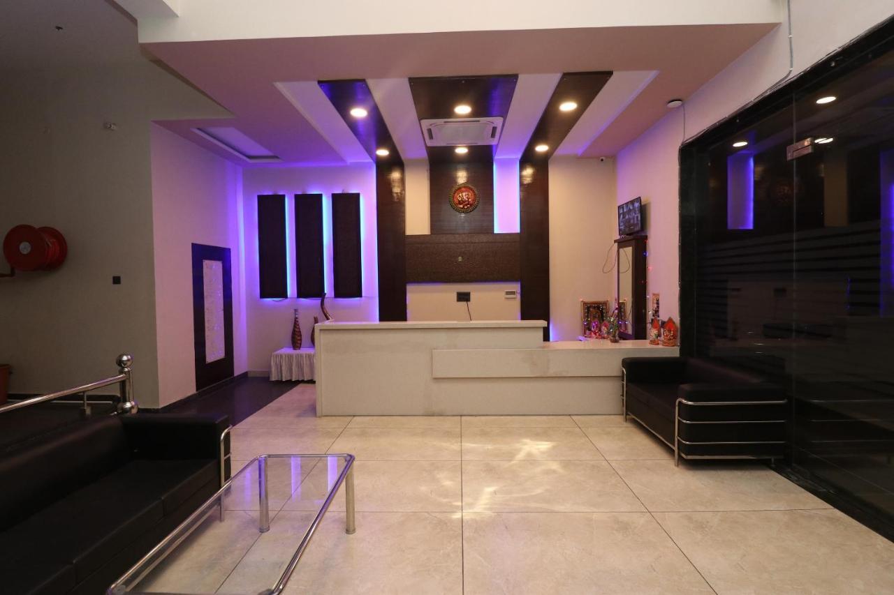 Oyo 33387 Laxmi Lawn And Resort Suite Lucknow Extérieur photo